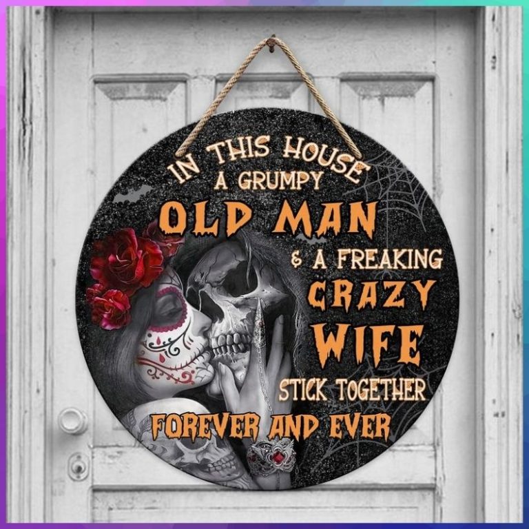 Skull couple in this house a grumpy old man and a freaking crazy wife stick together forever and ever wooden sign 8