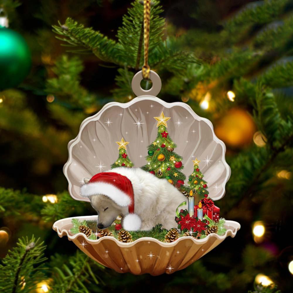 American_eskimo2sleeping_pearl_in_Christmas_ornament