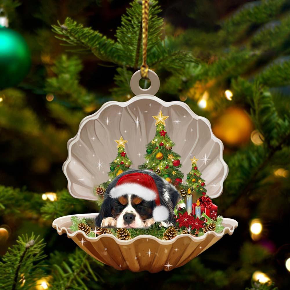 Cavalier_King_Charles_Spaniel_Sleeping_Pearl_in_Christmas_Ornament