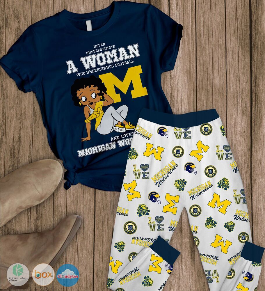 Michigan_Wolverines_Nerver_underestimate_women_understands_football_short_sleeves_Pajamas_Set
