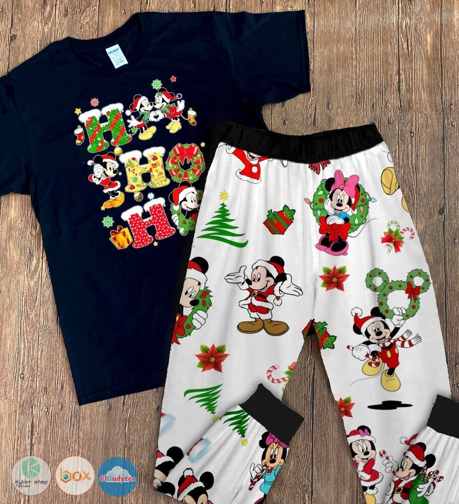 Mickey_Mouse_And_Minnie_Mouse_Ho_Ho_Ho_Christmas_wreath_short_sleeves_Pajamas_Set