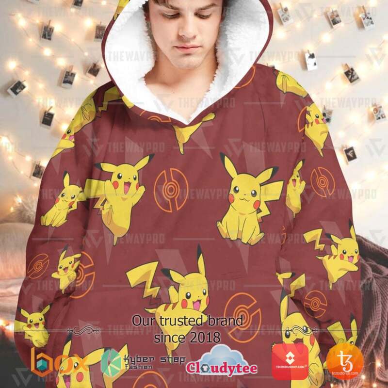 Pokemon_Pikachu_Fleece_Hoodie_Blanket