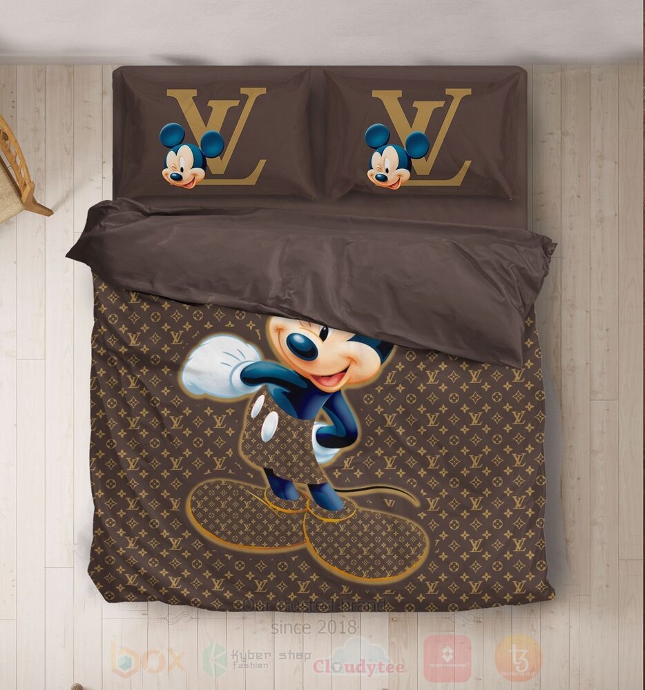 Disney_Mickey_Mouse_Louis_Vuitton_Quilt_Bedding_Set_1