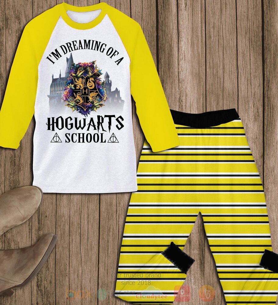 Harry_Potter_Im_Dreaming_Of_A_Hogwarts_School_Yellow_Pajamas_Set