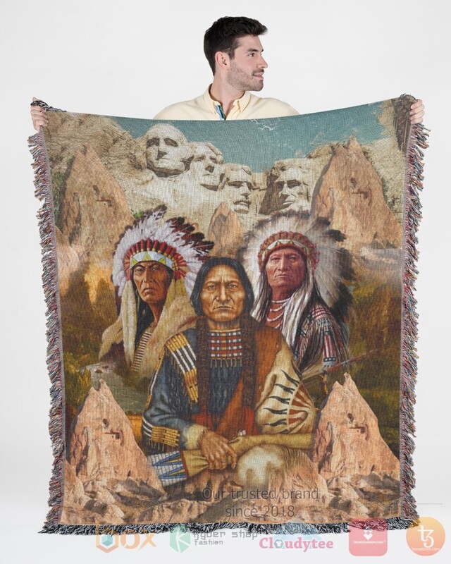 Mount_Rushmore_and_Native_American_Pattern_Blanket_Sherpa_Fleece_Blanket_1