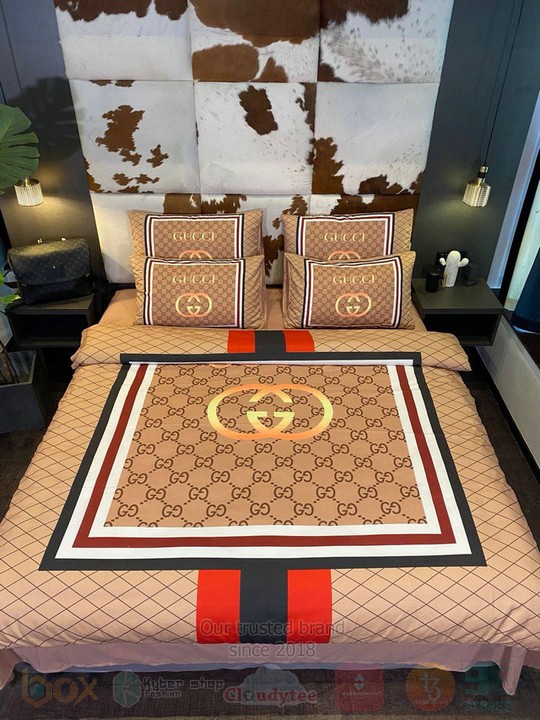 Gucci_Cream-Red_Inspired_Bedding_Set
