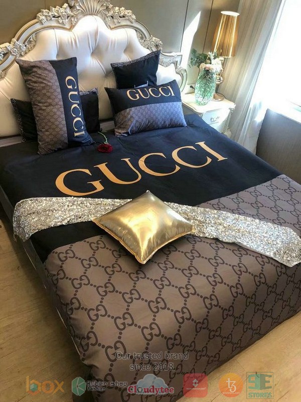 Gucci_GC_pattern_brown_navy_bedding_set