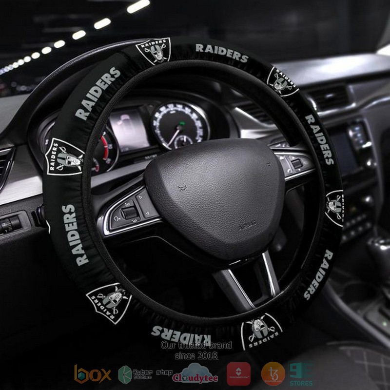 Las_Vegas_Raiders_steering_wheel_cover_1