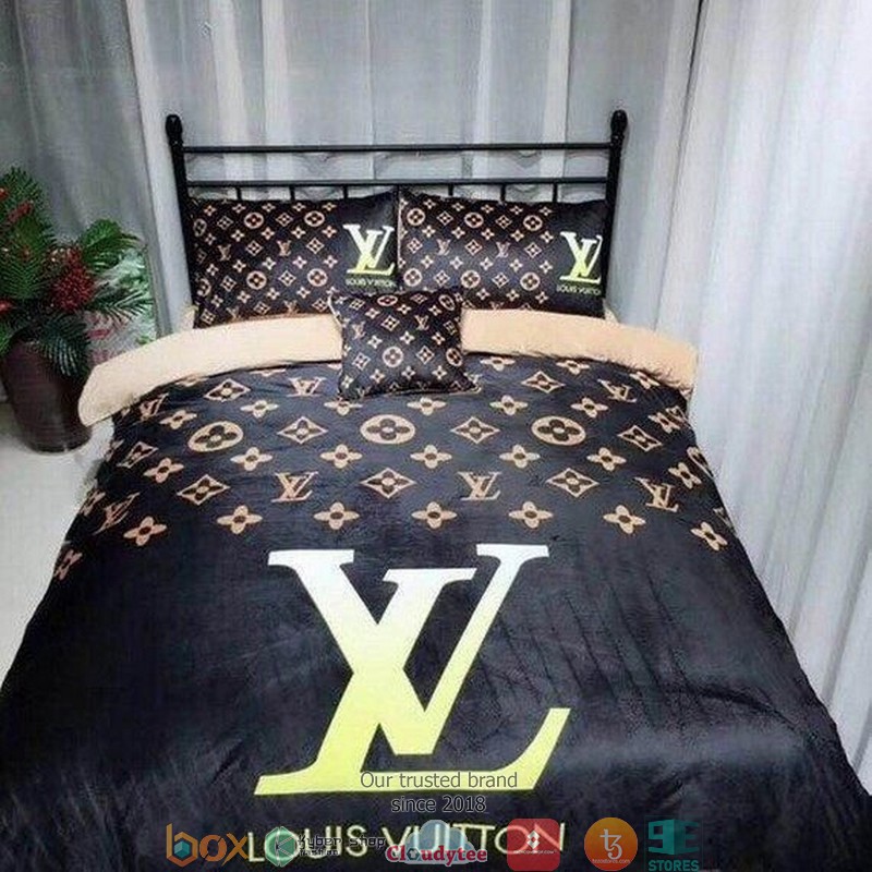 Louis_Vuitton_LV_Gold_logo_black_Duvet_cover_bedding_set