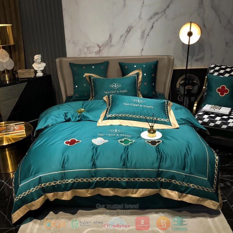 Van_Cleef__Arpels_quilt_bedding_set