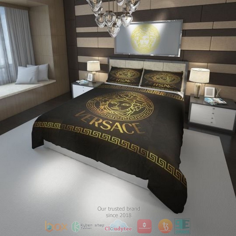 Versace_Luxury_brand_gold_logo_pattern_bedding_set