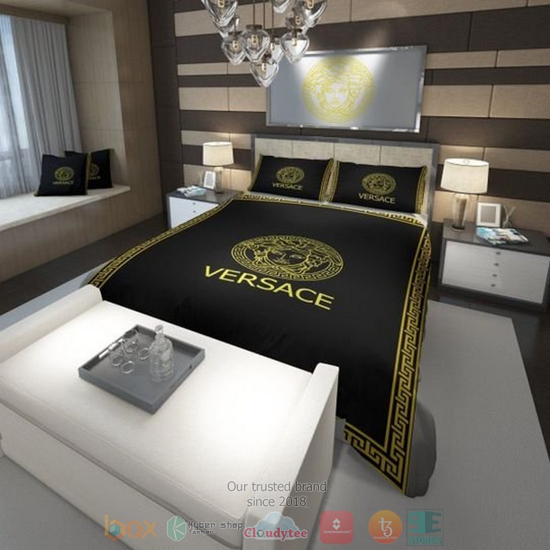 Versace_gold_logo_Luxury_brand_black_bedding_set