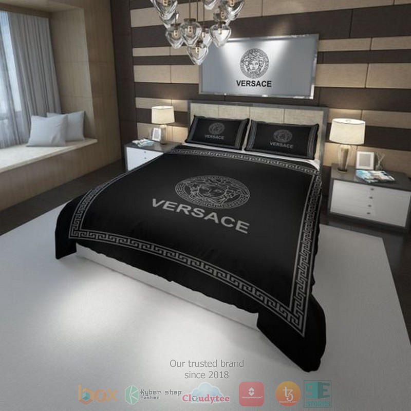 Versace_white_logo_black_bedding_set
