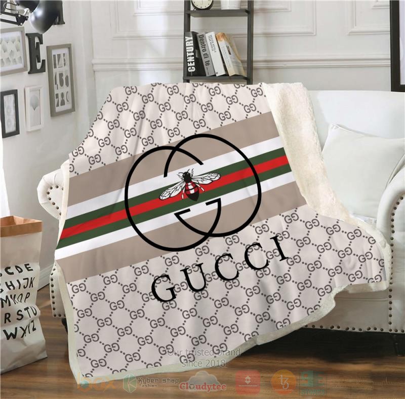 Gucci_Bee_brand_white_pattern_blanket