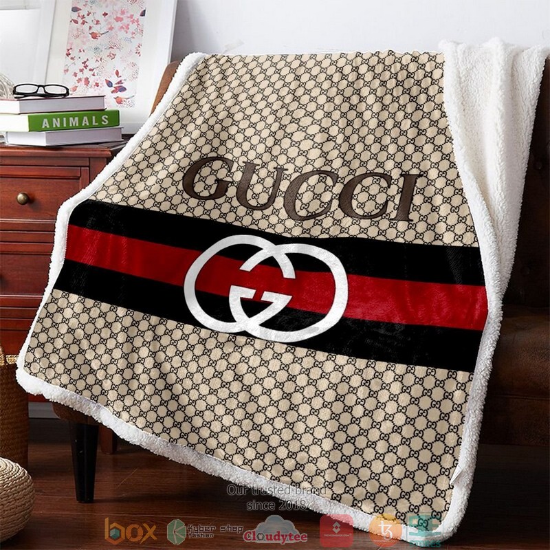 Gucci_Hive_pattern_Apricot_Fleece_Blanket