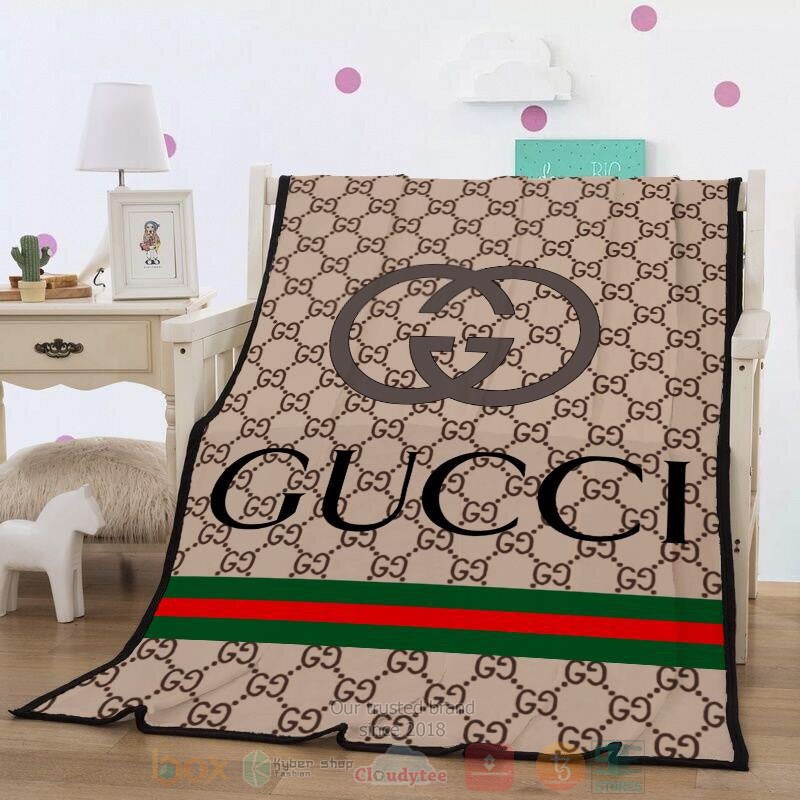 Gucci_Luxury_brand_khaki_pattern_blanket