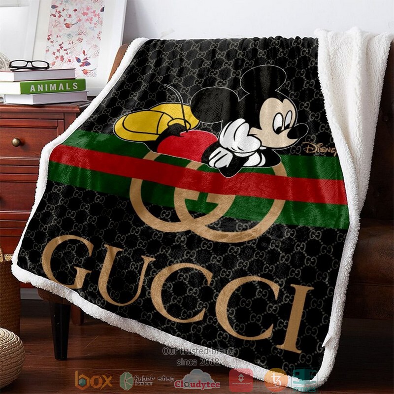 Gucci_Mickey_Mouse_Hive_pattern_black_Fleece_Blanket