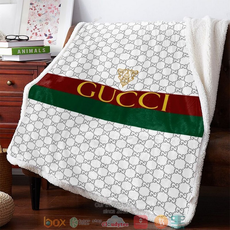 Gucci_Red_green_lien_hive_pattern_white_Fleece_Blanket