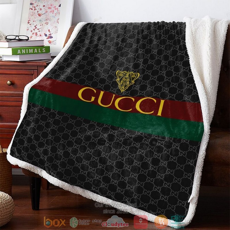 Gucci_Red_green_line_hive_pattern_black_Fleece_Blanket