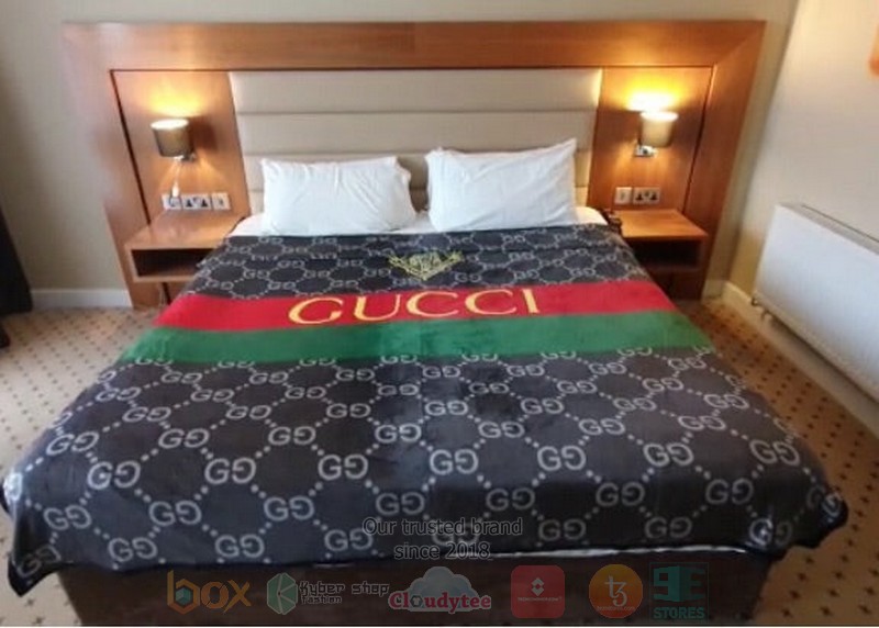 Gucci_brand_black_pattern_blanket_1