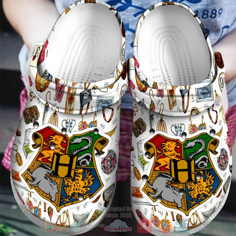 Harry_Potter_Hogwarts_Houses_logo_Crocband_Clog
