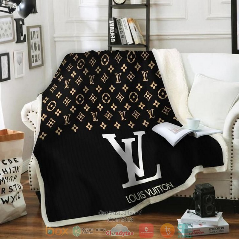 Louis_Vuitton_Black_Fleece_Blanket