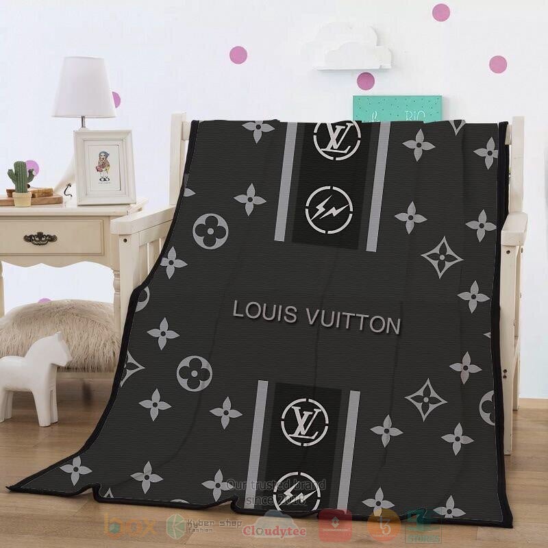Louis_Vuitton_black_pattern_blanket