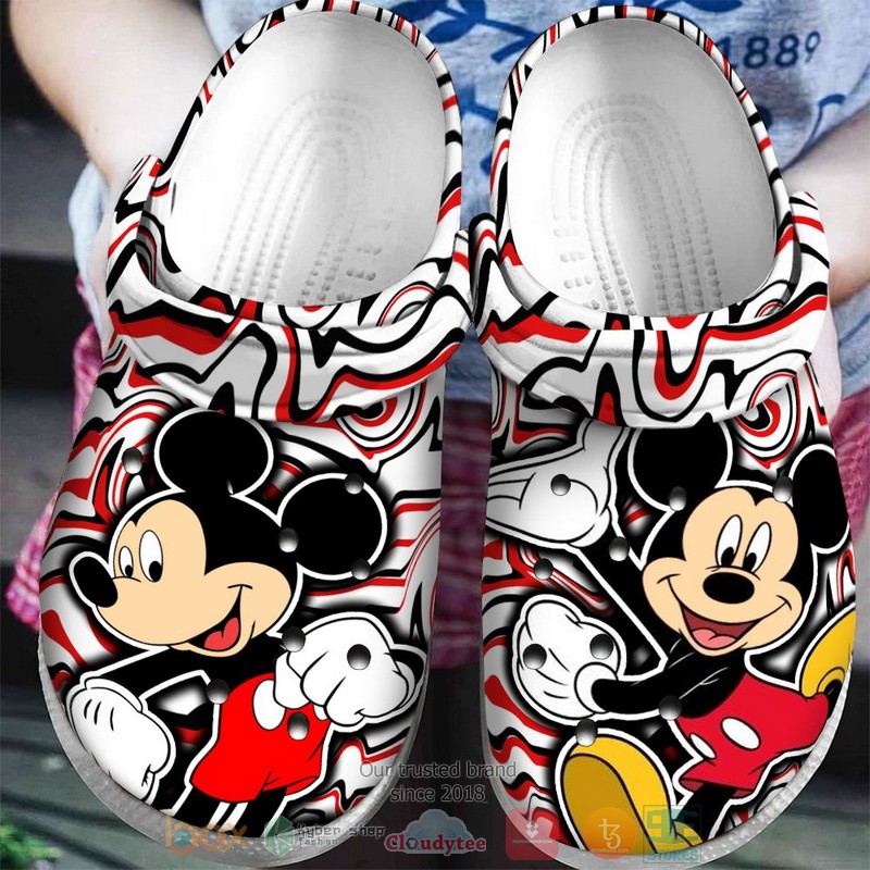 Mickey_Mouse_dancing_Crocband_Clog