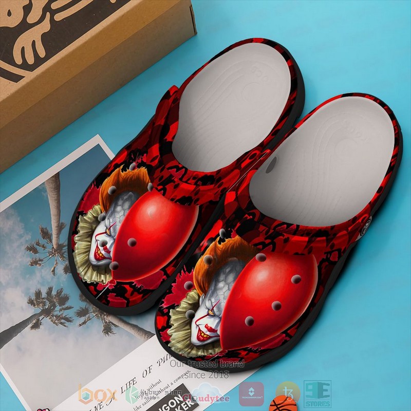 Pennywise_and_balloon_Crocband_Clog