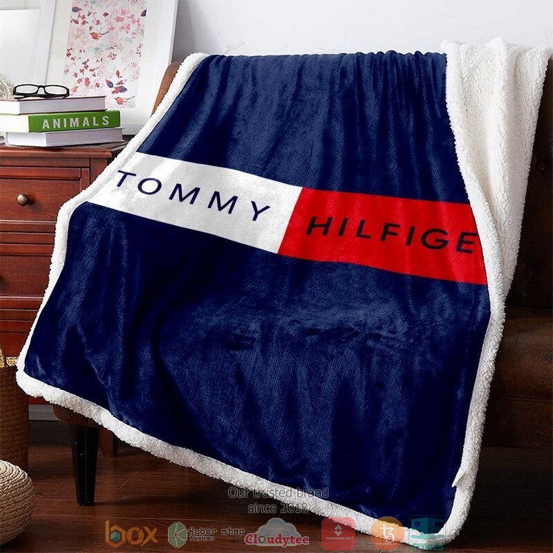 Tommy_Hilfiger_Navy_Fleece_Blanket
