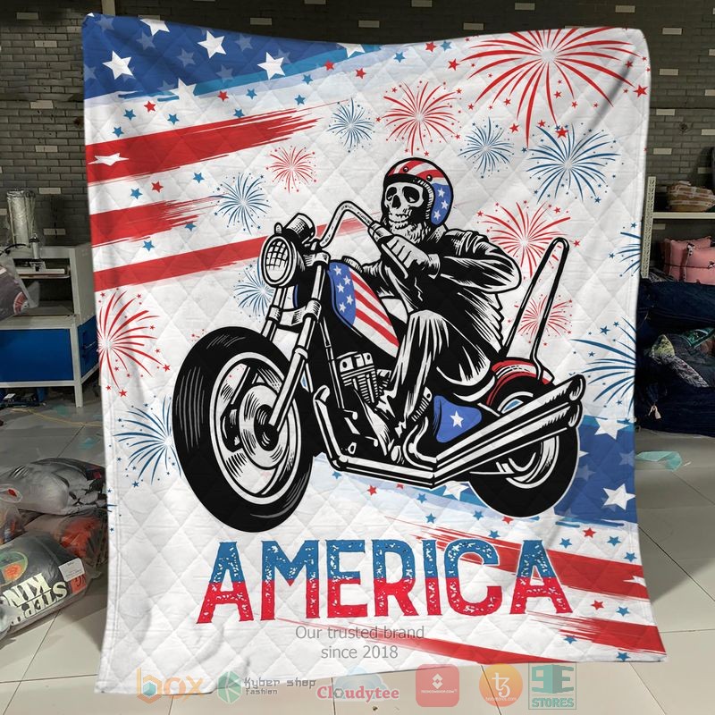 Skull_rides_Motorcycle_Independence_Day_Quit