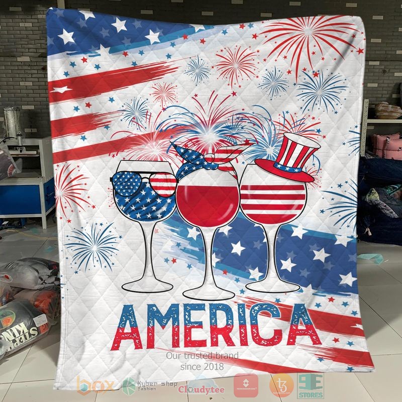 Wine_Glasses_America_Independence_Day_Quit